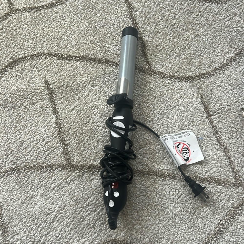 Beachwaver curling iron